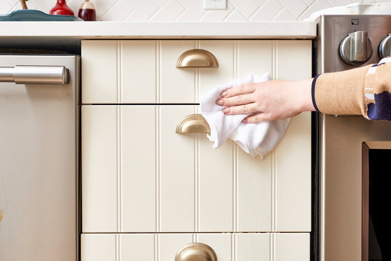 FULL DEGREASING OF KITCHEN CUPBOARDS